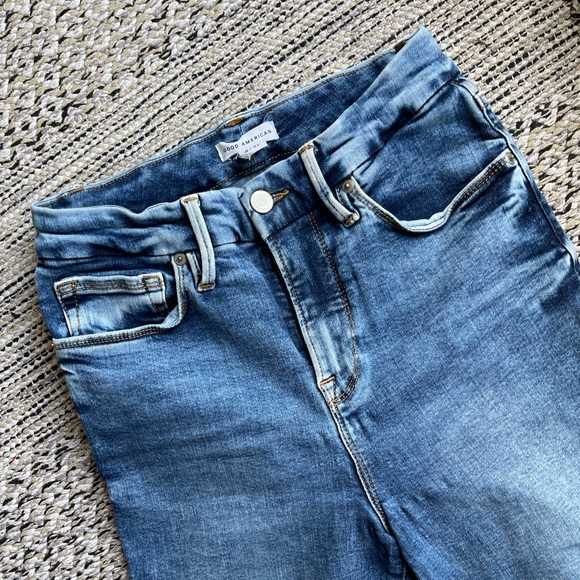 GOOD AMERICAN | Good Waist Crop | 4/27 | Super stretchy jeans - Picture 2 of 5